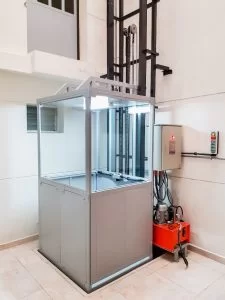 elevadores-de-carga-para-transporte-interno